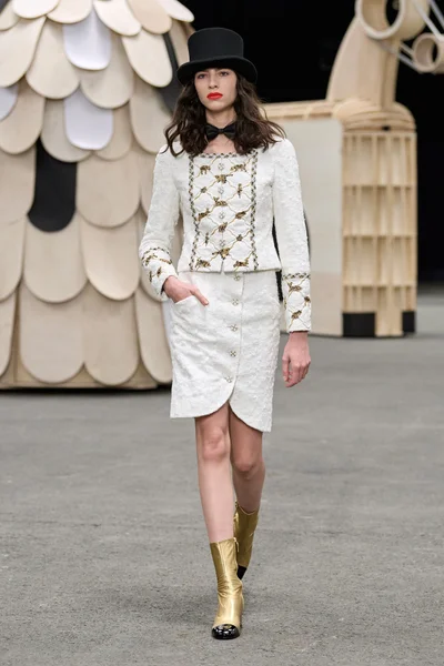 Look 2